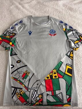 Bolton Wanderers 🏴󠁧󠁢󠁥󠁮󠁧󠁿 Macron Pre-Match Training Jersey